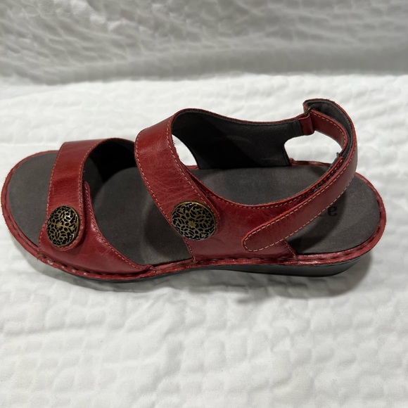 red sandals size 5